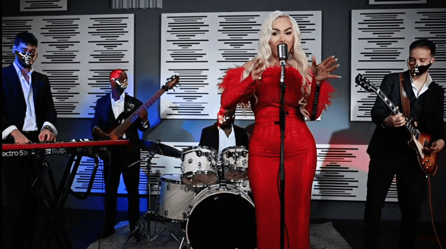 Blonde Cigar stage performance